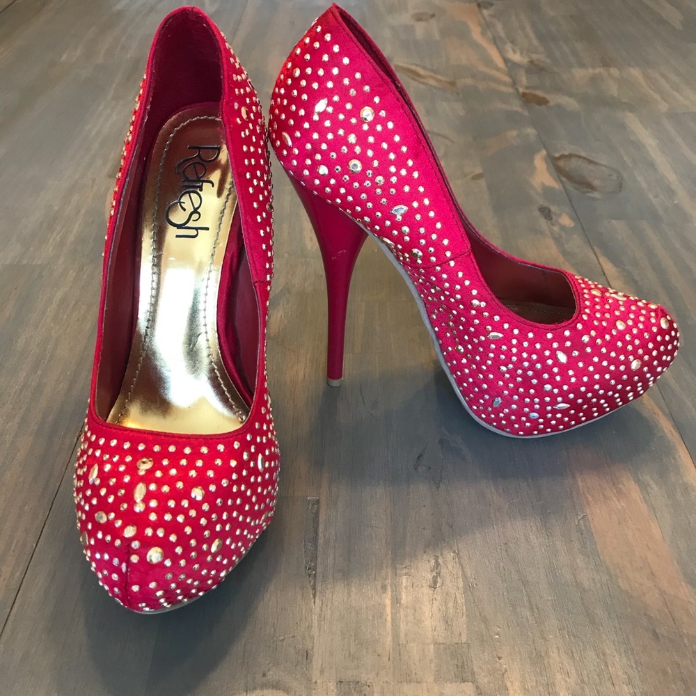 Refresh pumps red with gold studs